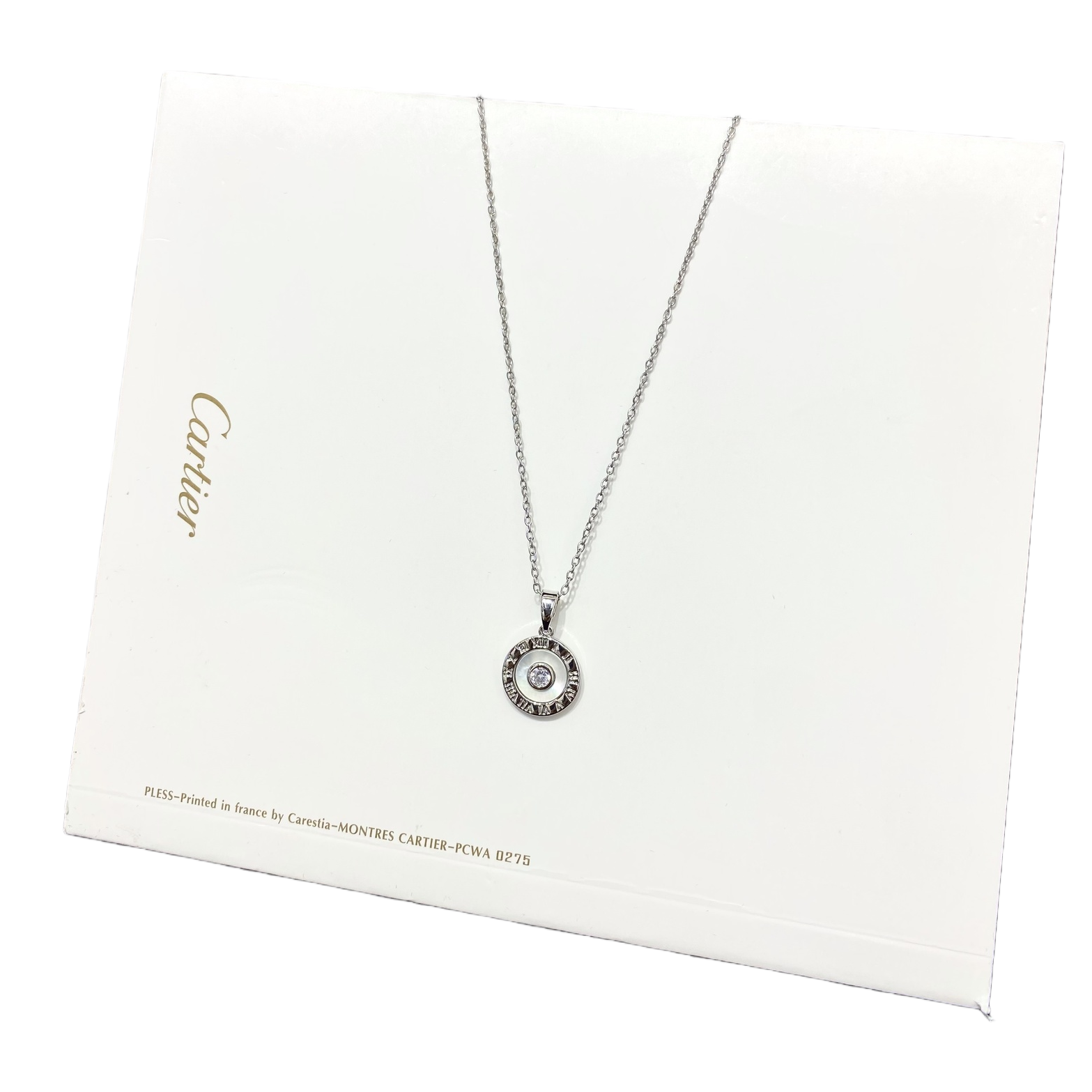 The silver round pendant necklace is a fashionable, simple and versatile women's accessory Item Picture
