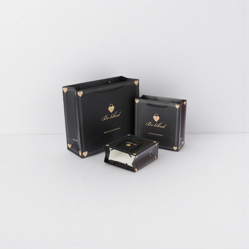 Black gift box set with large, medium handbag, square small gift box, golden heart-shaped lock Be liked