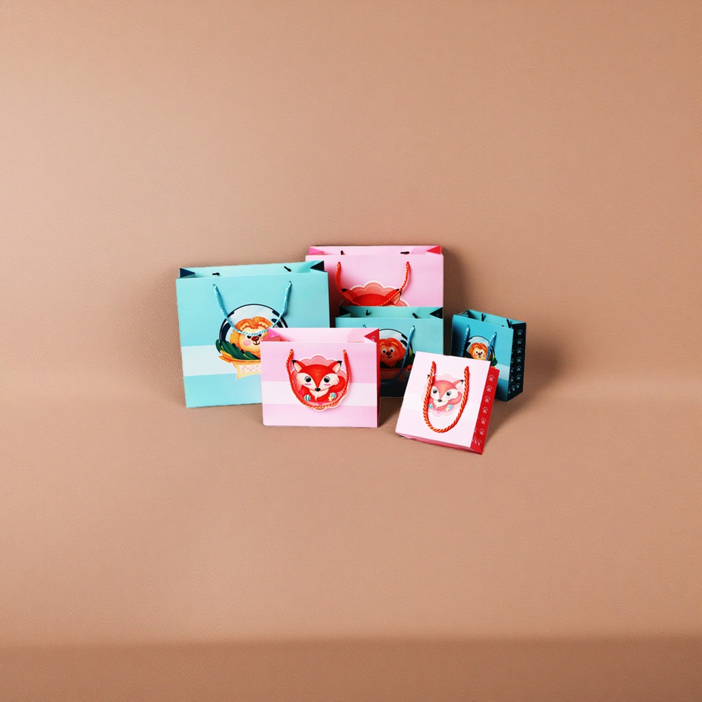 Colorful cartoon gift bags with multiple patterns to choose from are portable hand-held packaging bags details Picture
