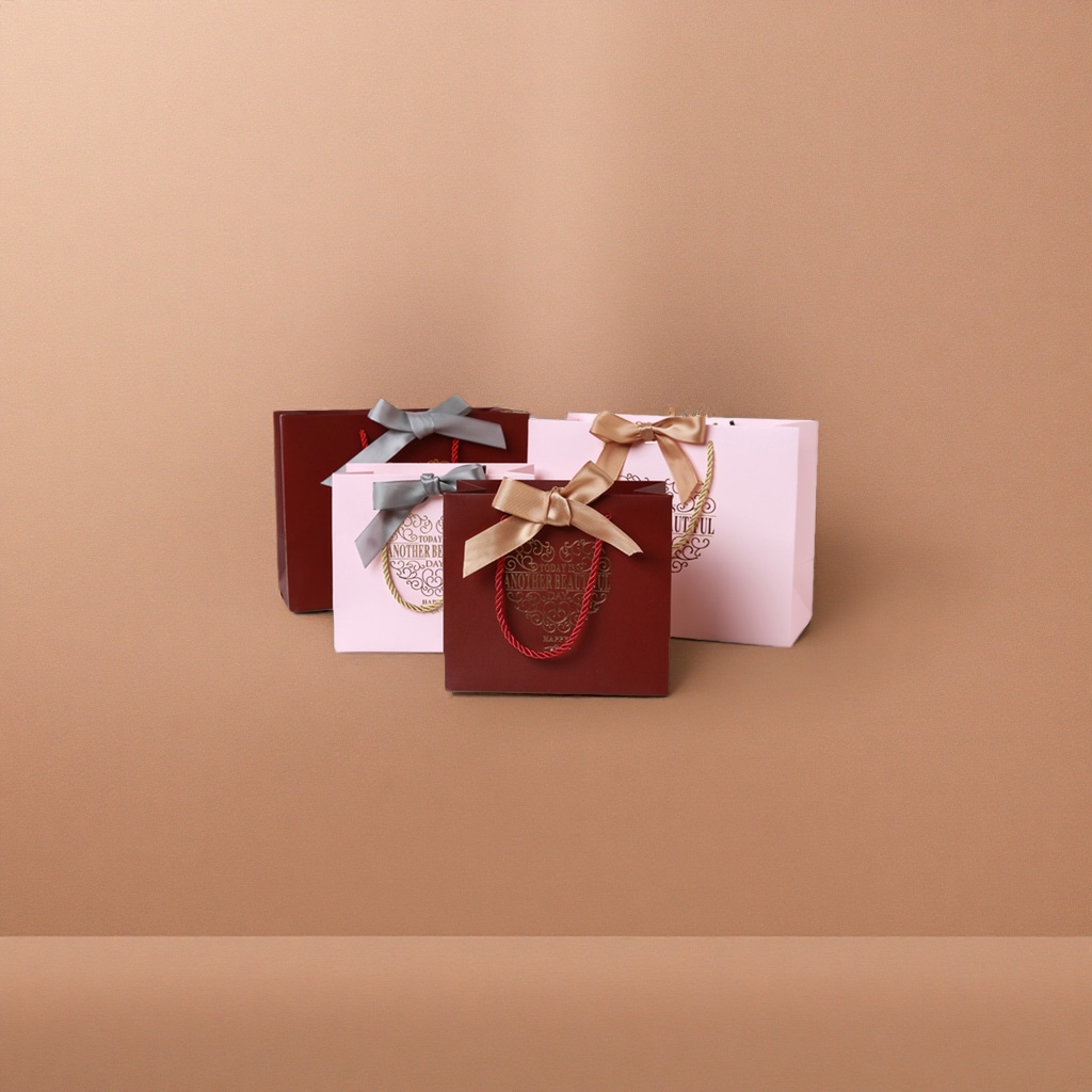 Red and pink two-color gift bags, large hand-held paper bags, wedding and birthday party packaging bags