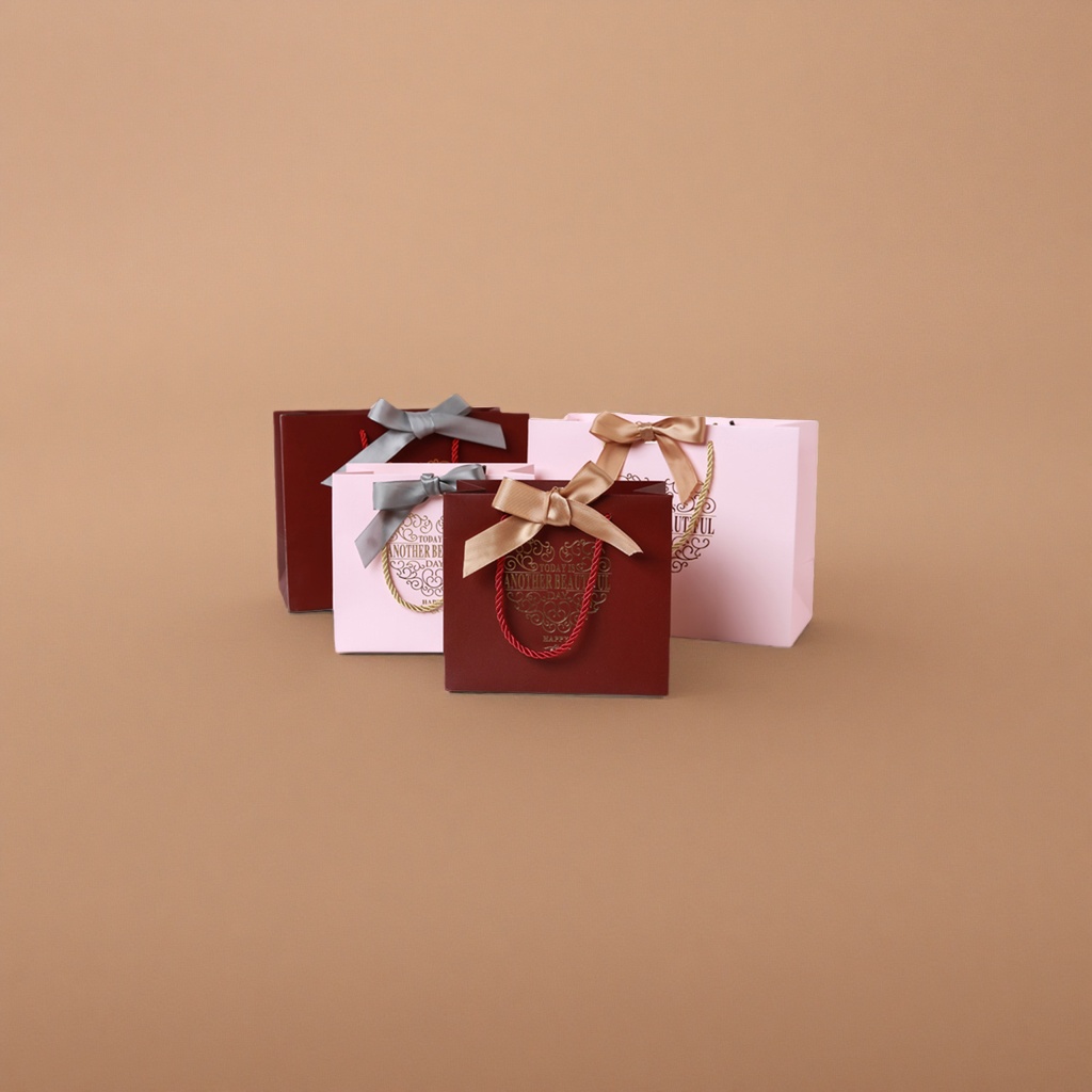 Red and pink two-color gift bags, large hand-held paper bags, wedding and birthday party packaging bags details Picture