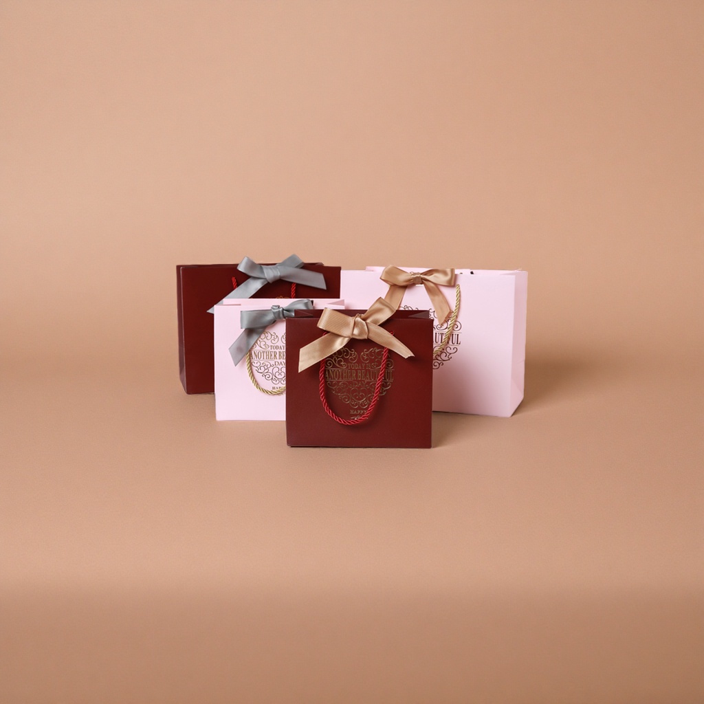 Red and pink two-color gift bags, large hand-held paper bags, wedding and birthday party packaging bags Specification image