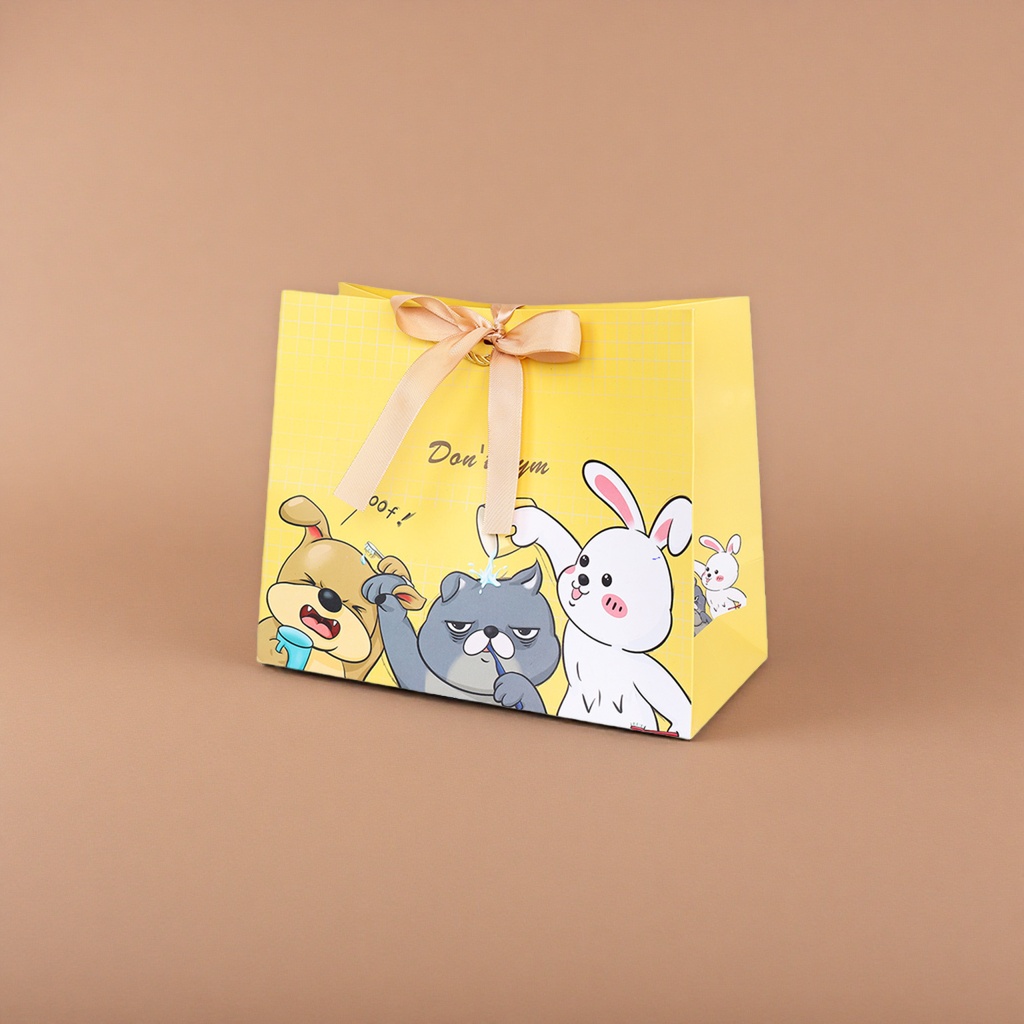 Yellow cartoon gift bags, large handbags, wedding and birthday party packaging bags Application Scenario