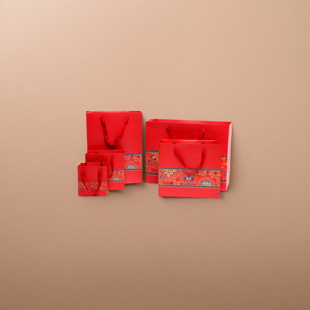 Red gift box packaging bags are universal for festive occasions, wedding gift bags and hand-held bags details Picture
