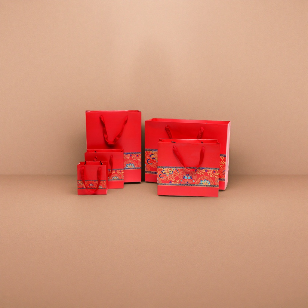 Red gift box packaging bags are universal for festive occasions, wedding gift bags and hand-held bags Specification image