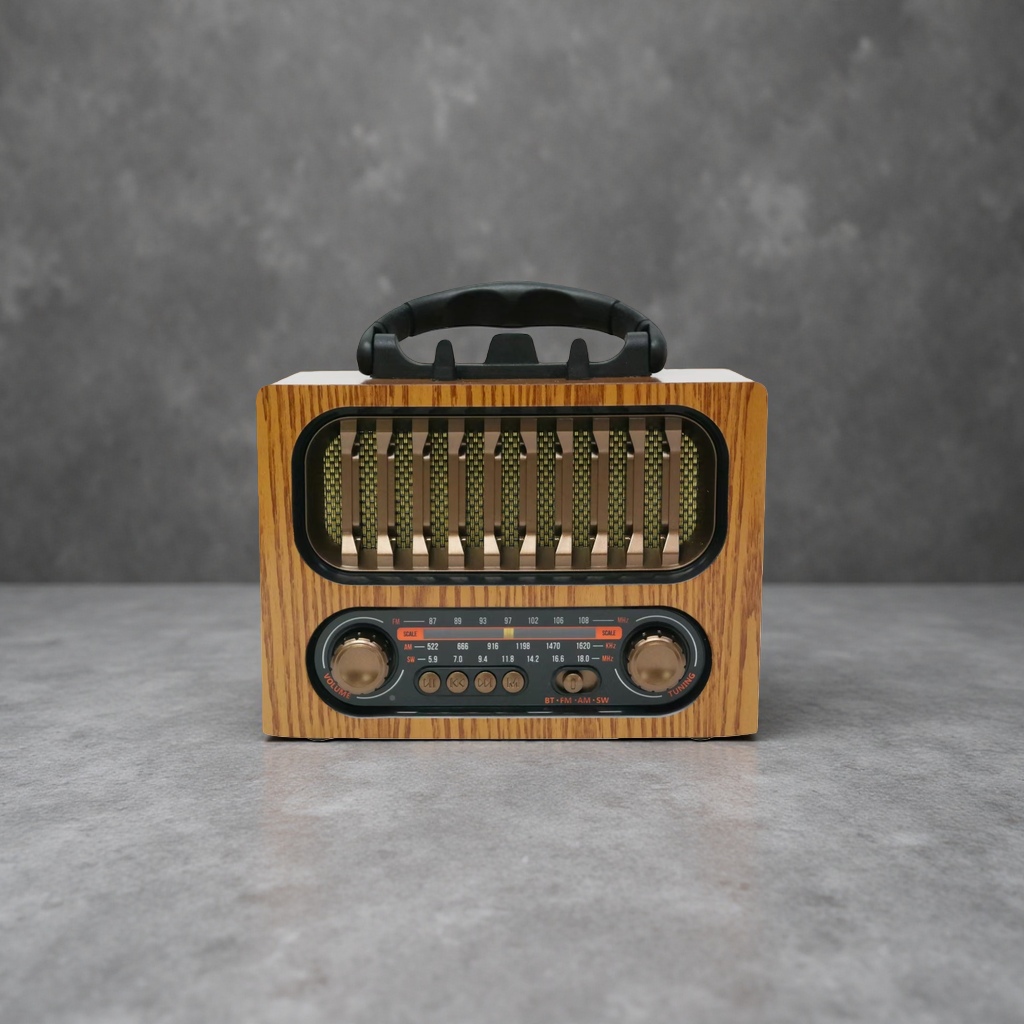 The wooden retro portable radio, an old-fashioned and nostalgic Bluetooth FM radio, is small, lightweight and has a long battery life details Picture
