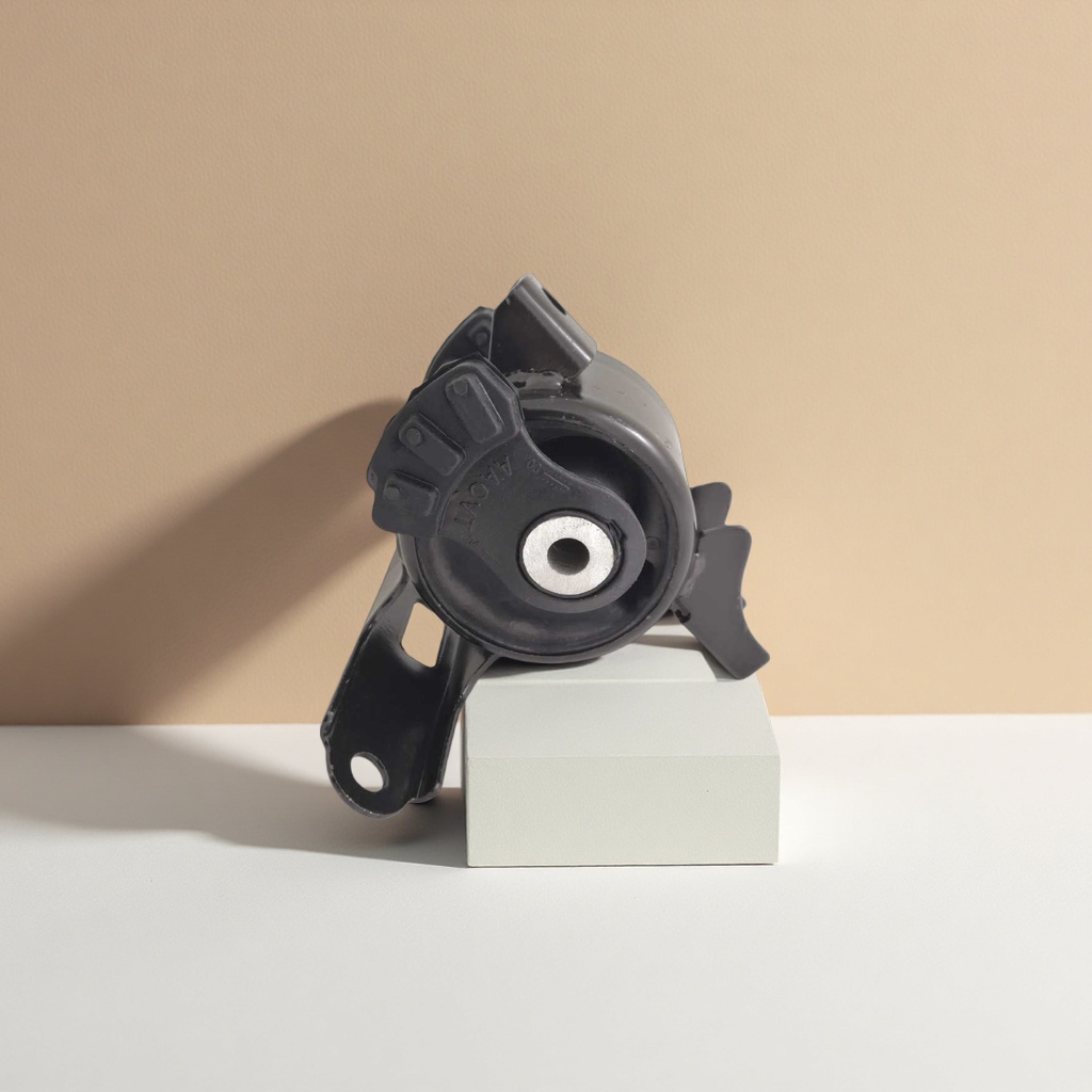 The black engine bracket is a wear-resistant and shock-absorbing metal bracket suitable for various vehicle models