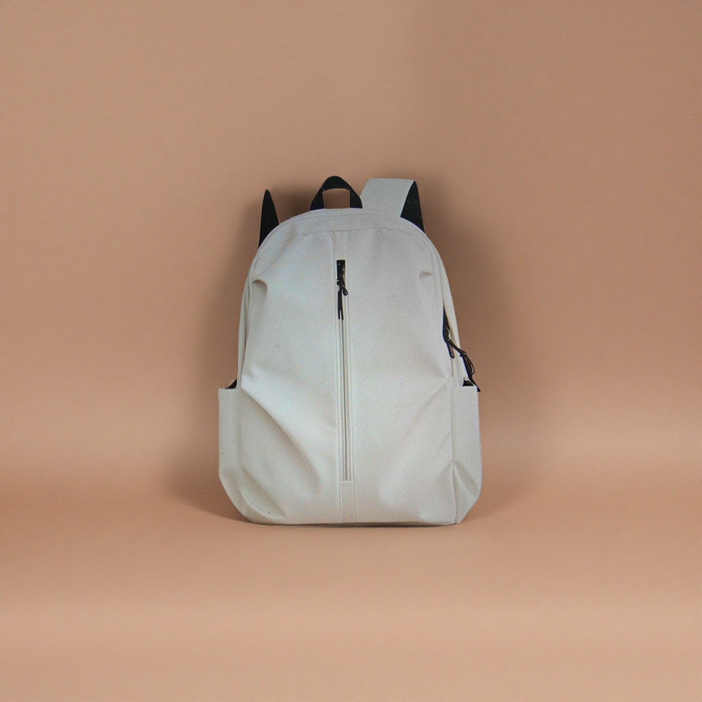 This white, simple and fashionable backpack is lightweight and has a large capacity for casual commuting
