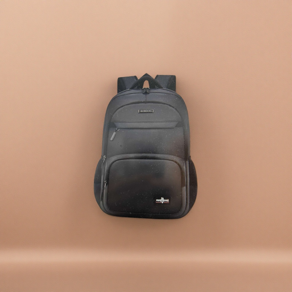 The black backpack is simple and has a large capacity. It is a lightweight and durable student commuting travel backpack