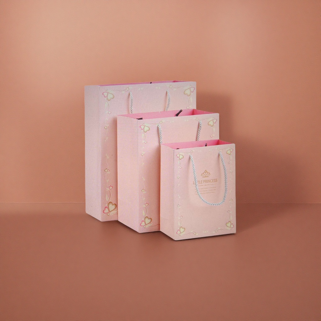 Pink heart-shaped patterned gift bag, hand-held paper bag, packaging bag, specially designed for gifting Application Scenario