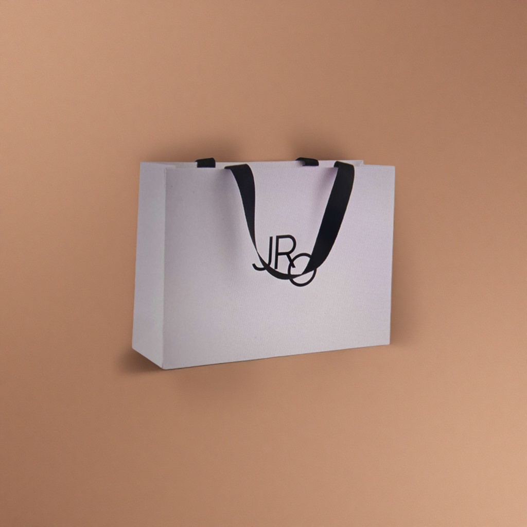 The white handbag is a simple and solid-colored eco-friendly shopping bag with a large capacity and foldable portability