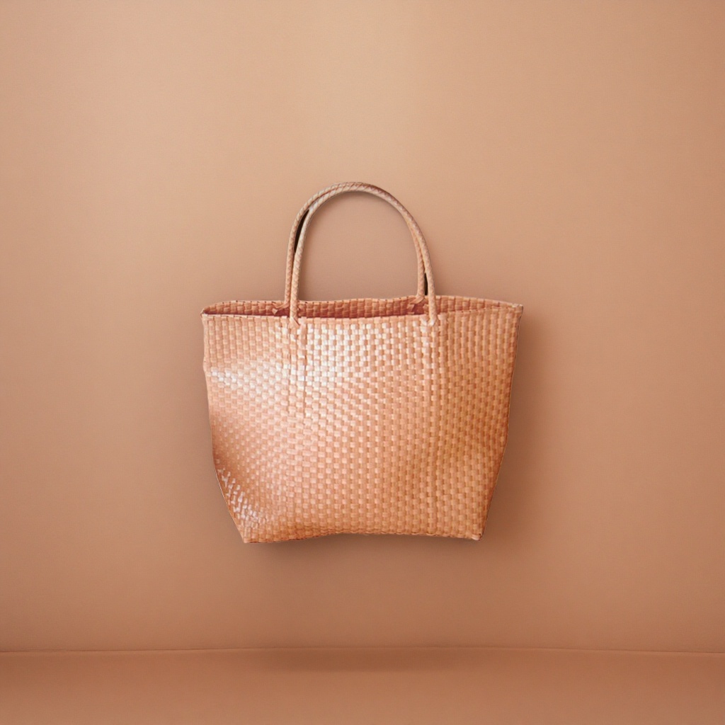 Orange woven handbag, a fashionable and casual large-capacity single-shoulder bag for women Application Scenario