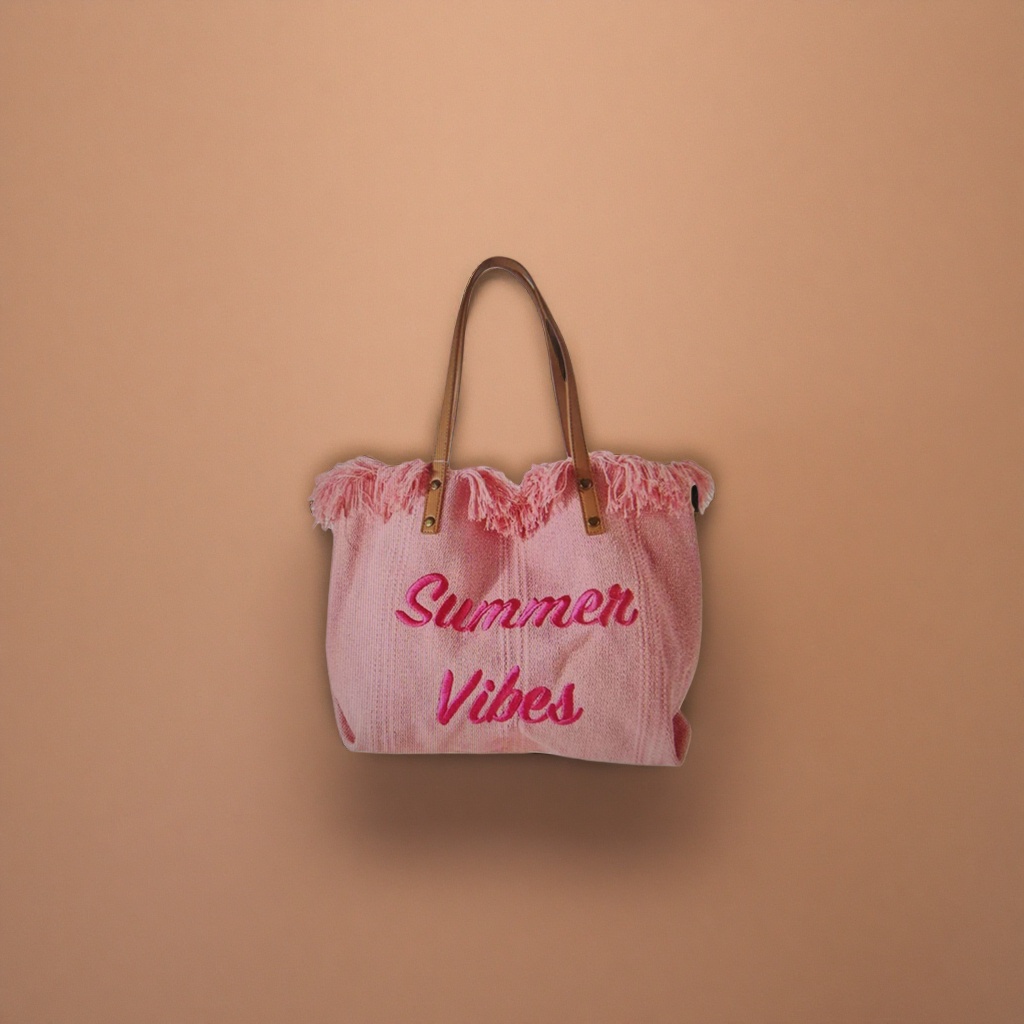 Pink tassel handbag embroidered with the words "Summer Vibes" on the body fashionable ladies' shoulder bag Application Scenario