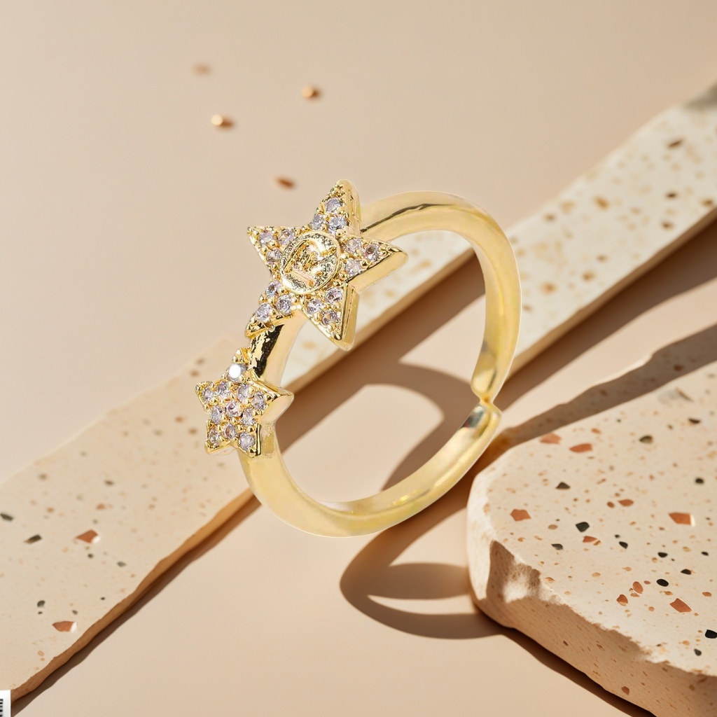 The golden star ring is a fashionable, simple and versatile women's accessory details Picture