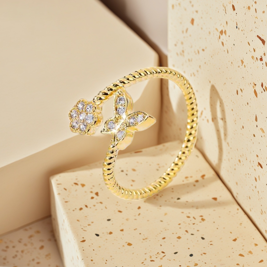 The golden butterfly flower double-ring ring is fashionable, light and luxurious, simple and versatile for ladies Application Scenario