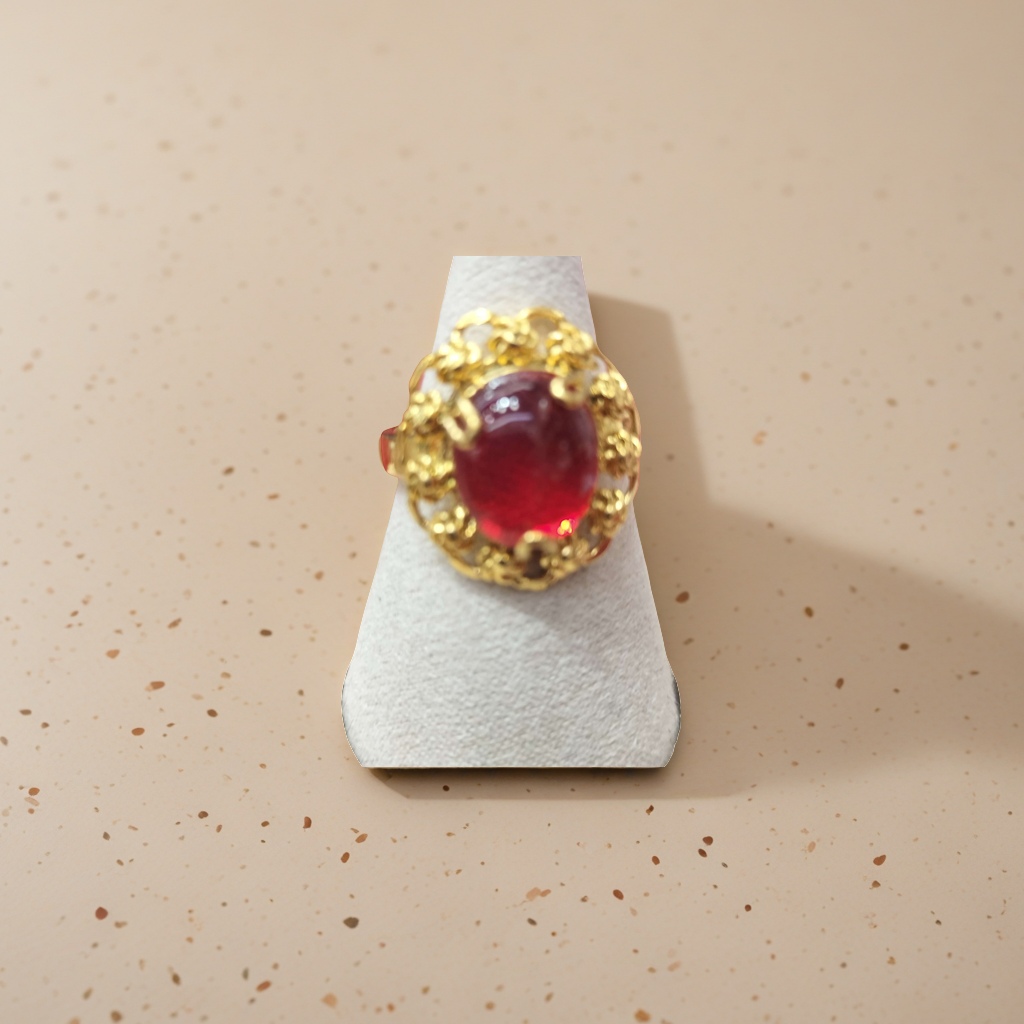 A golden carved ring with red gemstones is fashionable, simple and versatile for women Application Scenario