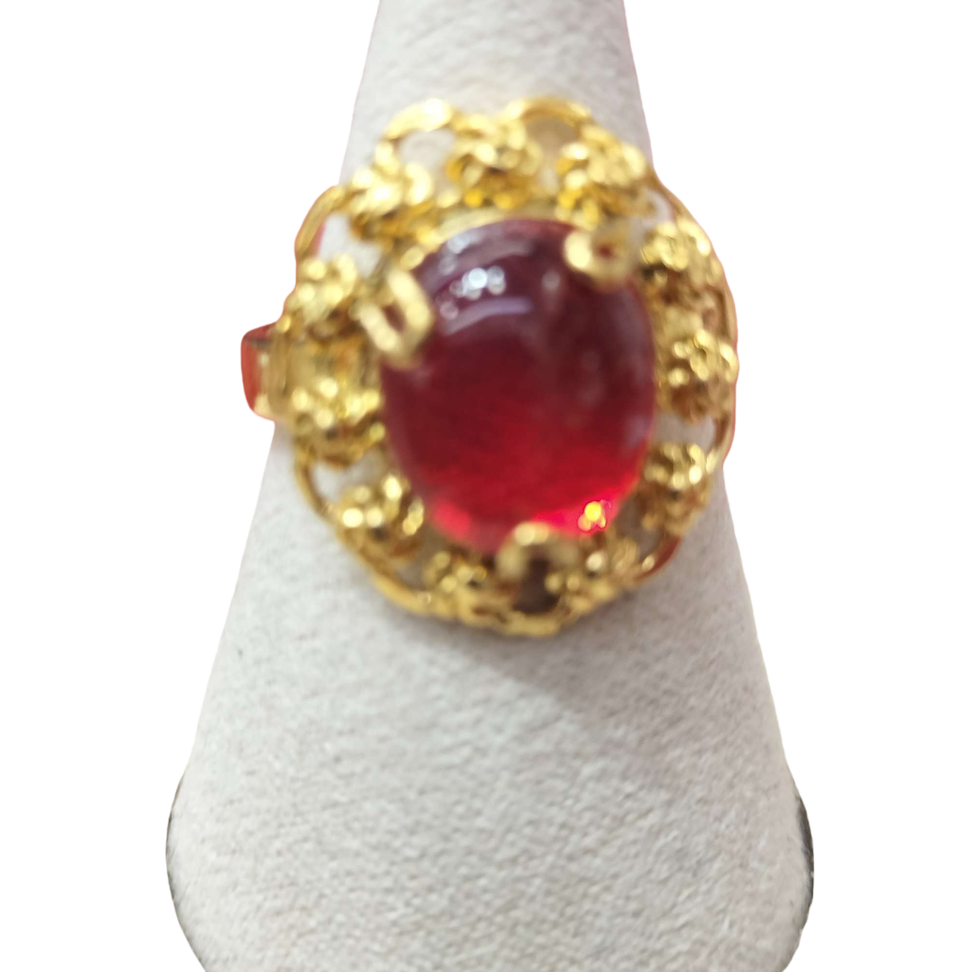 A golden carved ring with red gemstones is fashionable, simple and versatile for women Item Picture