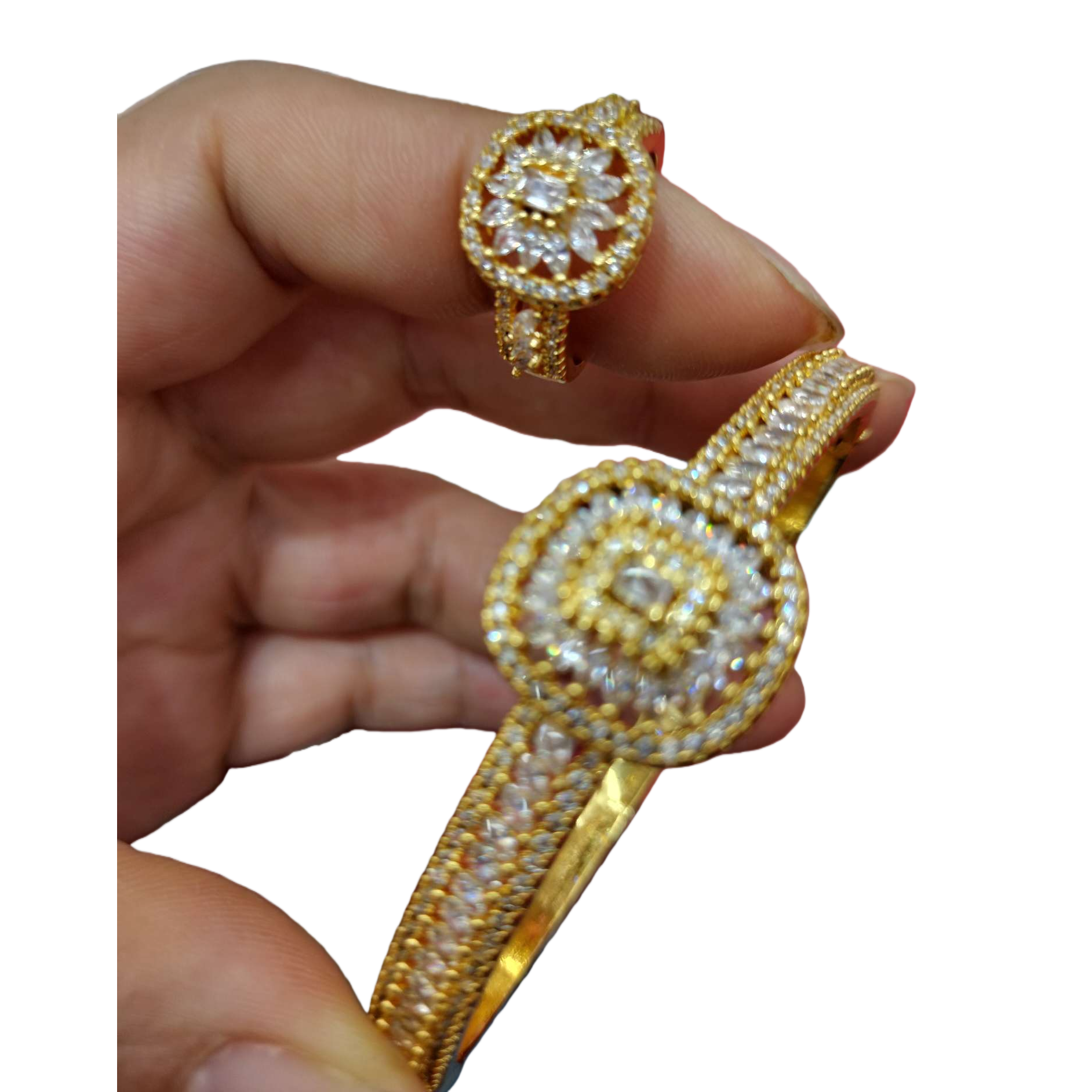 A golden diamond-encrusted ring and bracelet set of fashionable and light luxury women's accessories Item Picture