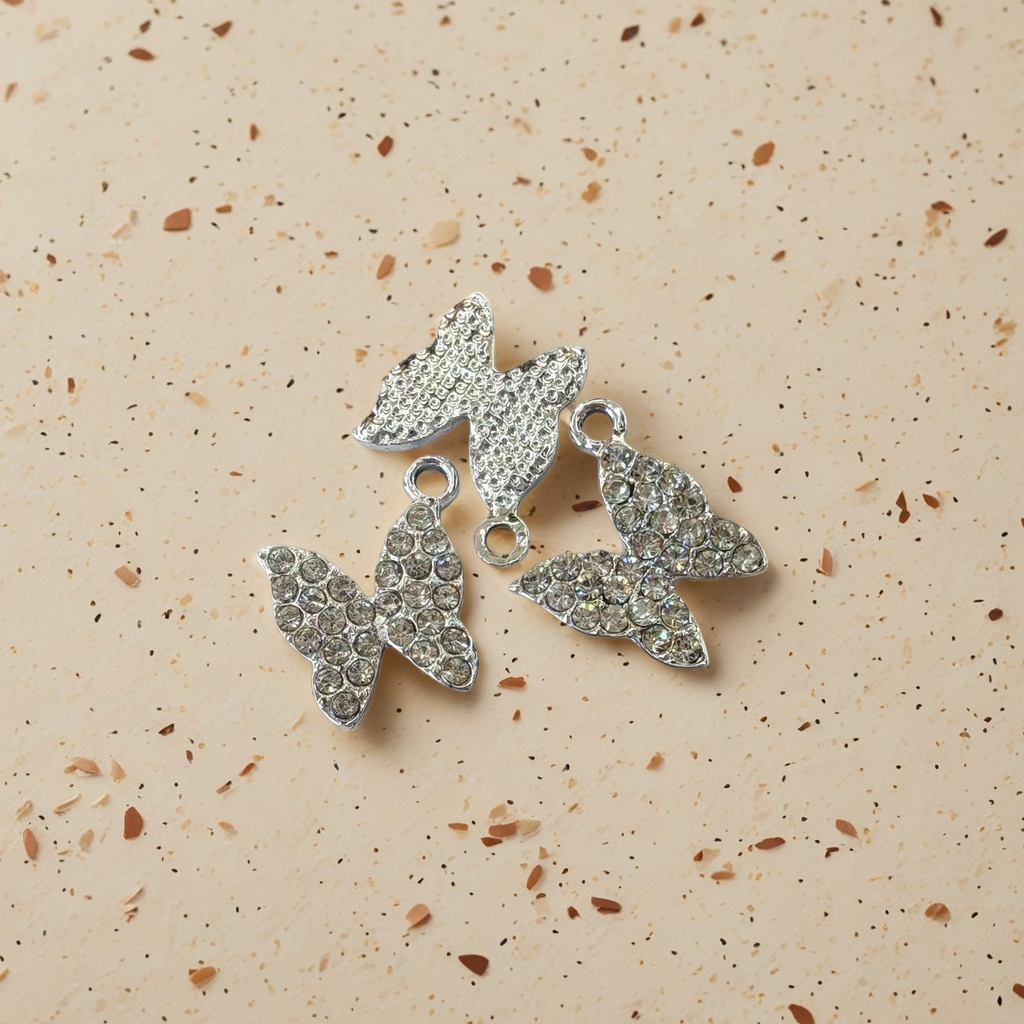 Silver diamond-encrusted butterfly pendant, a fashionable and versatile necklace for women details Picture