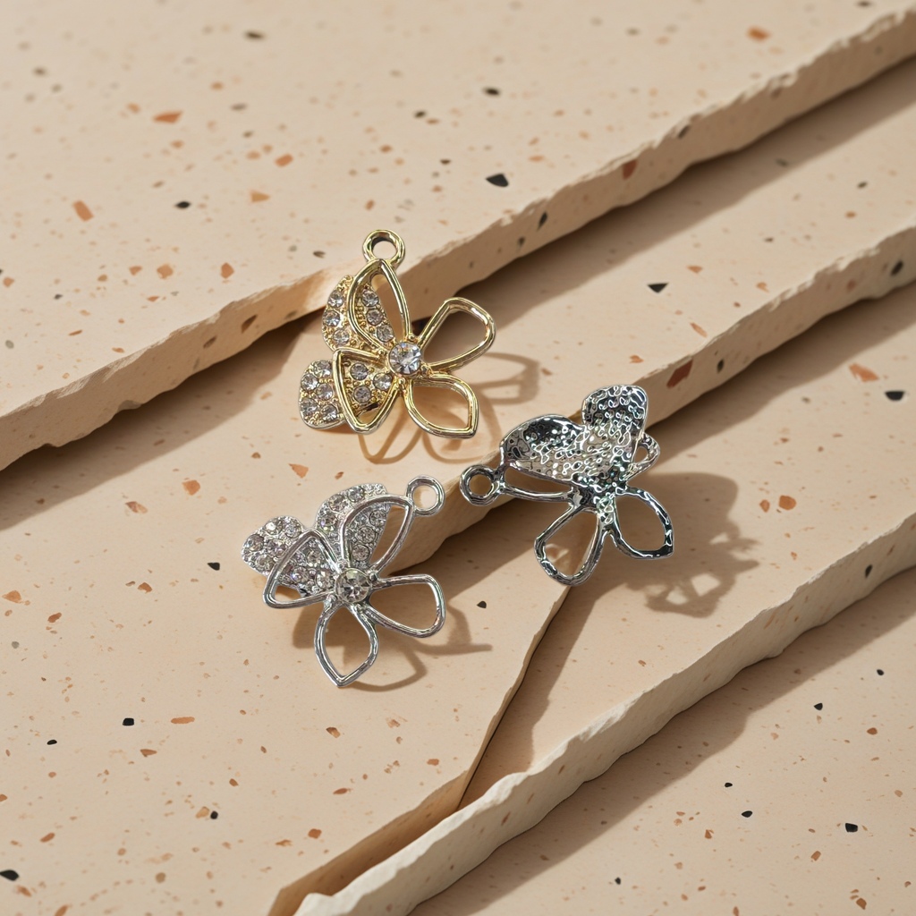 Gold diamond-encrusted butterfly pendant, silver diamond-encrusted butterfly pendant, hammer pattern silver butterfly pendant details Picture