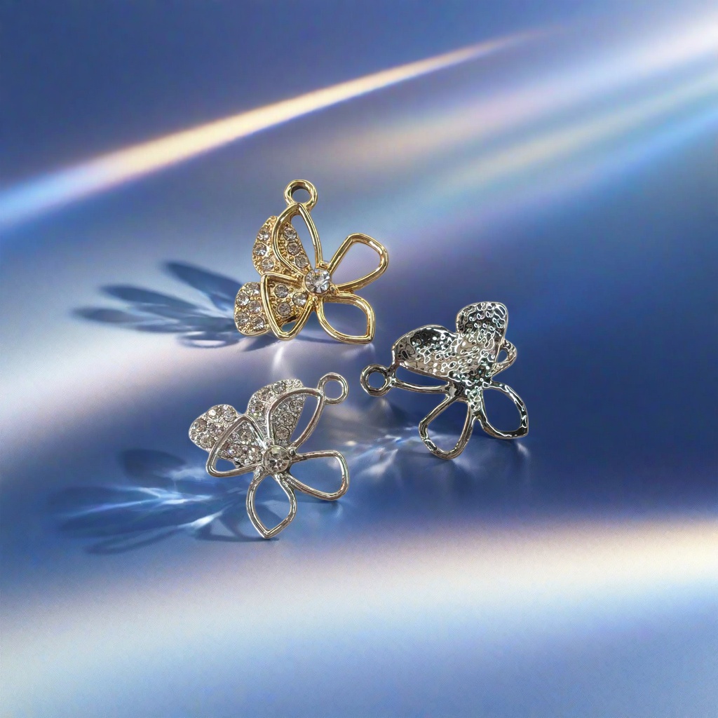 Gold diamond-encrusted butterfly pendant, silver diamond-encrusted butterfly pendant, hammer pattern silver butterfly pendant Specification image