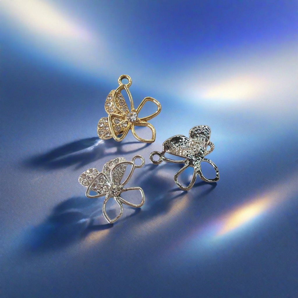 Gold diamond-encrusted butterfly pendant, silver diamond-encrusted butterfly pendant, hammer pattern silver butterfly pendant Application Scenario