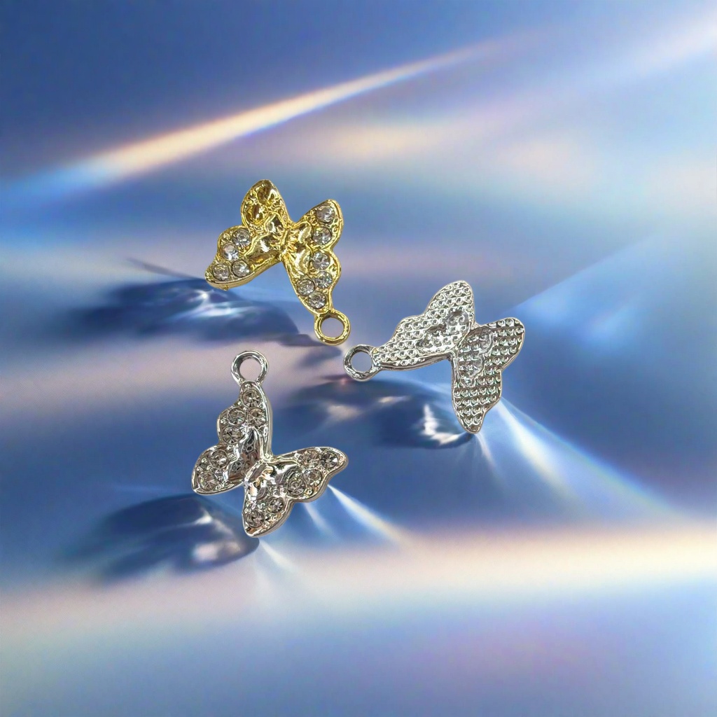 A fashionable and light luxury women's necklace with a gold and silver butterfly and diamond inlay Specification image