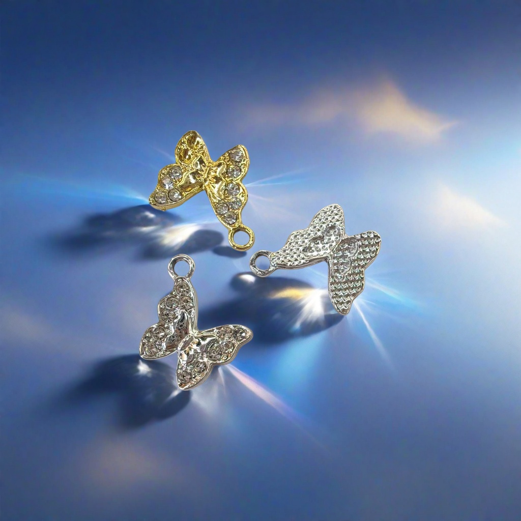 A fashionable and light luxury women's necklace with a gold and silver butterfly and diamond inlay Application Scenario