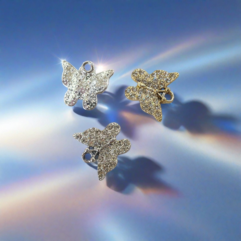 Silver and gold diamond-encrusted butterfly pendant women's fashion necklace Application Scenario