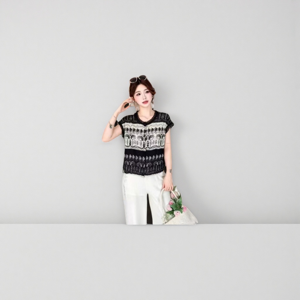 Black and white patterned short-sleeved top for women's summer fashion, slimming and shaping details Picture