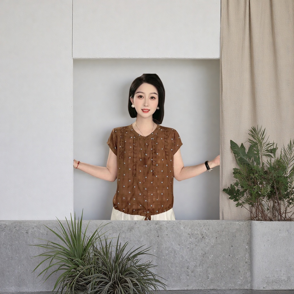 A new brown polka dot pleated short-sleeved top for women in summer, which is slimming and shaping details Picture