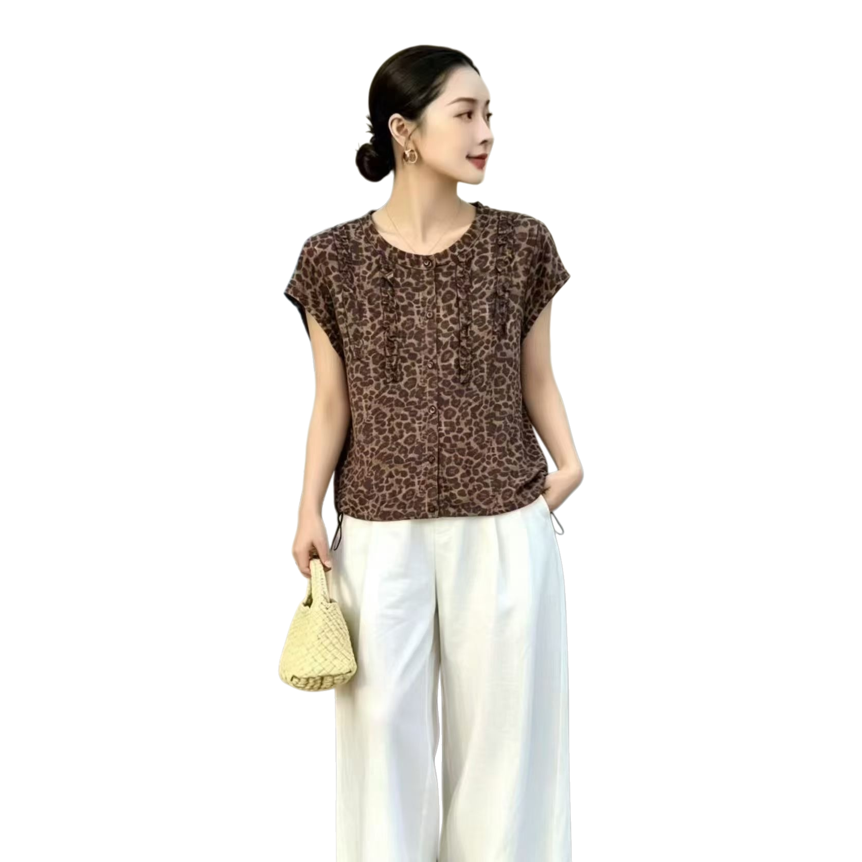 A leopard print short-sleeved top for women's summer wear is casual and slimming Item Picture