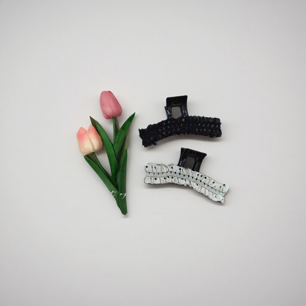 Black polka dot lace hairpins, white polka dot lace hairpins, pink tulip bouquets Application Scenario