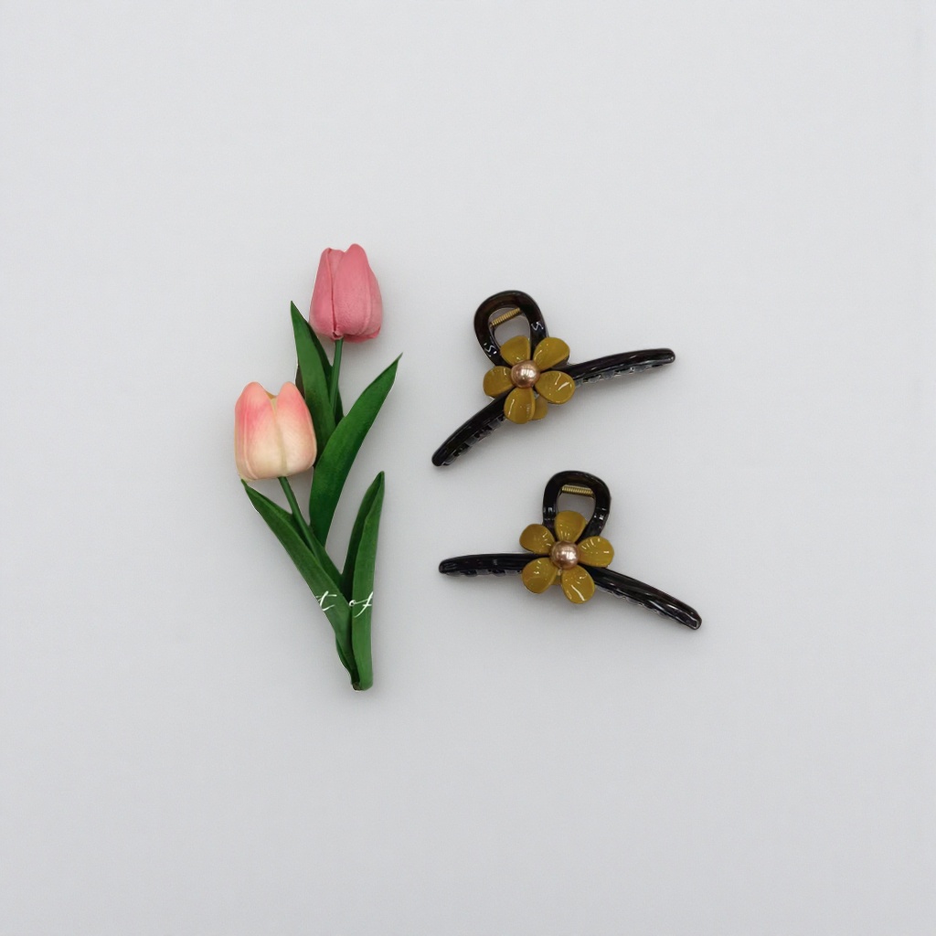 The black flower hair clip with a white striped tray is a fashionable hair accessory that can be used for both storage and fashion Specification image