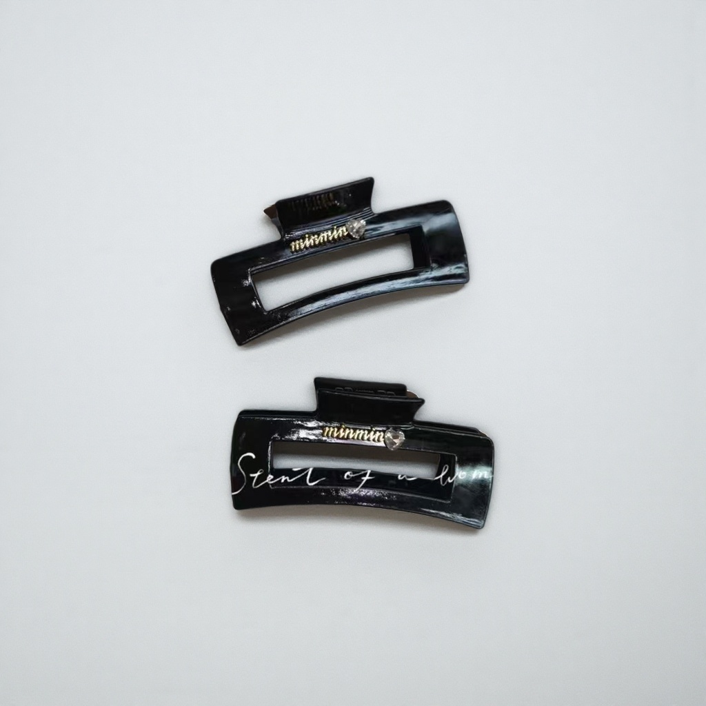The black hairpin is a fashionable, simple and versatile women's headwear with bangs Specification image