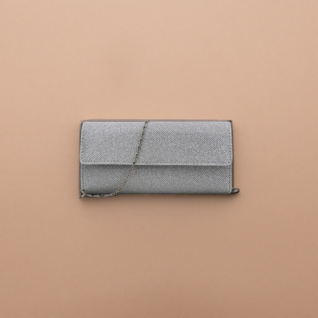 The silver sequined clutch bag is small, light, fashionable and versatile for women's dinner details Picture