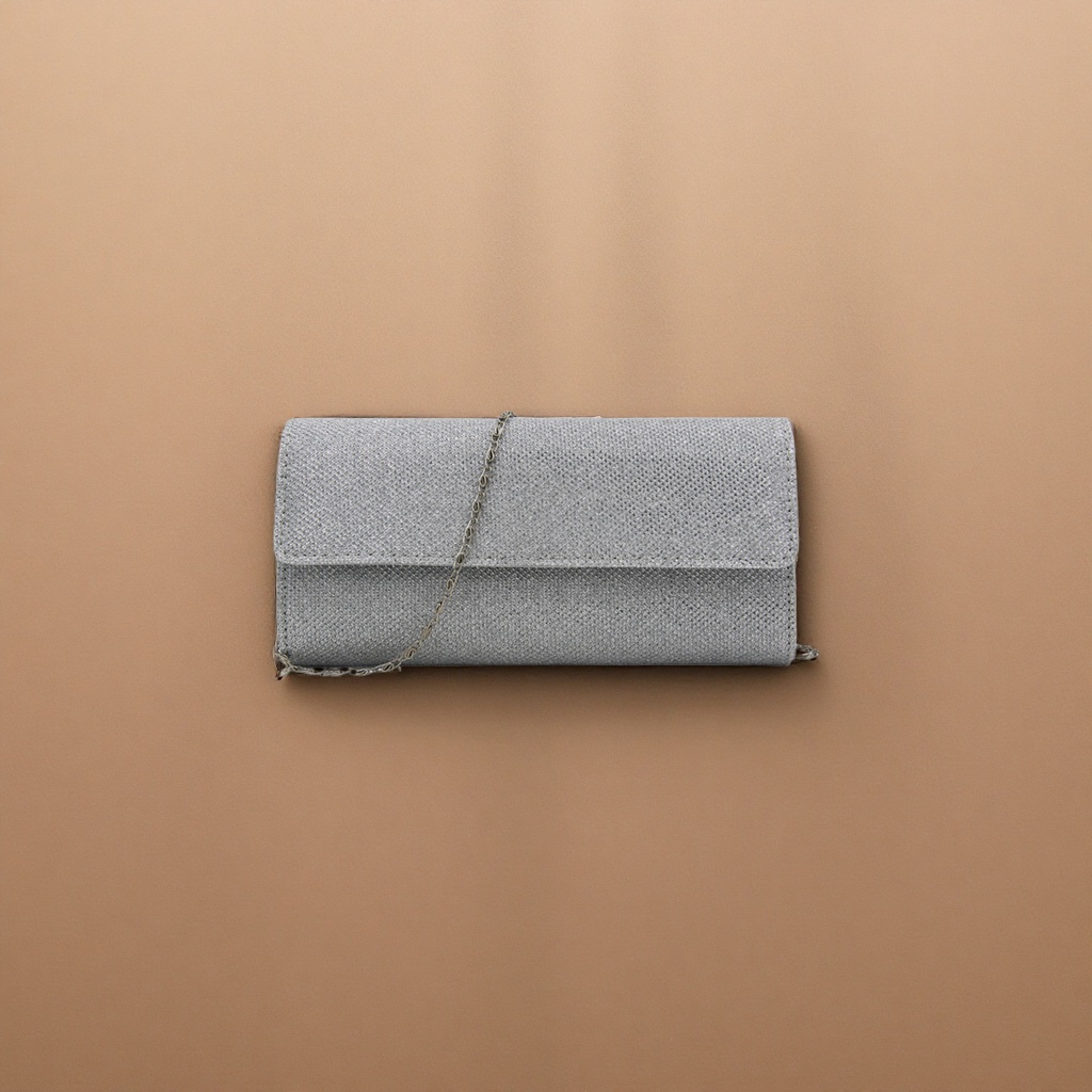 The silver sequined clutch bag is small, light, fashionable and versatile for women's dinner Application Scenario