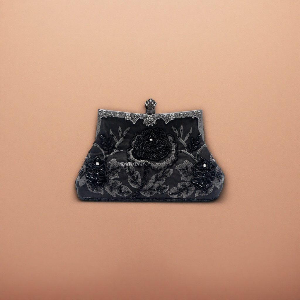 The black embroidered floral clutch for ladies' dinner is small, light, fashionable and versatile details Picture