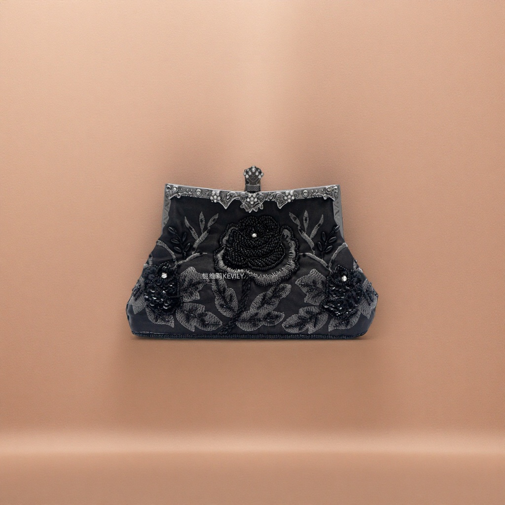 The black embroidered floral clutch for ladies' dinner is small, light, fashionable and versatile