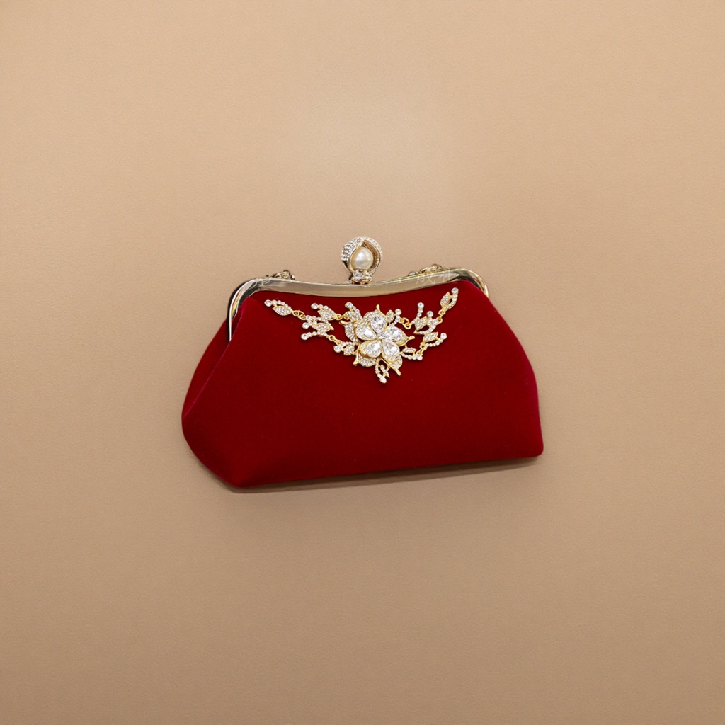 Other fashionable women's bags with genuine leather texture, business style hand-held commuter bags Application Scenario