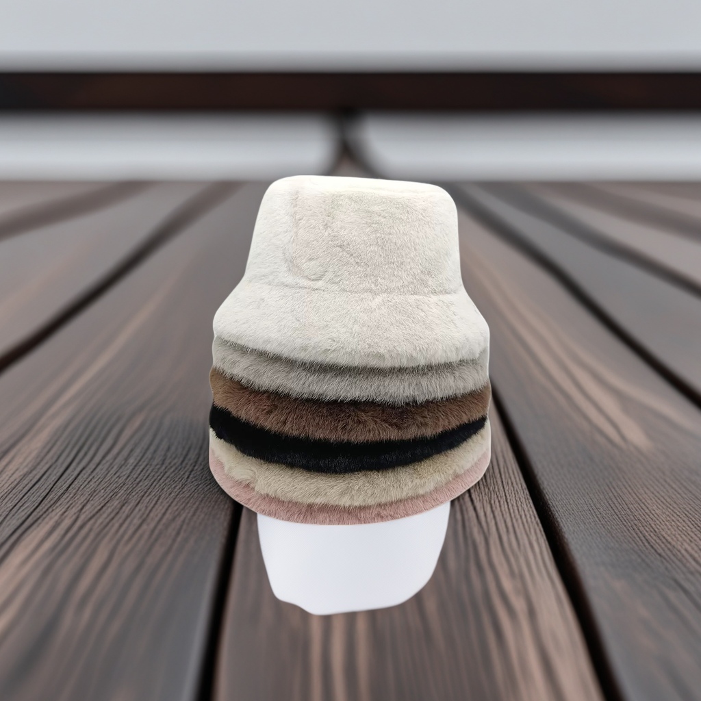 The white plush fisherman's hat is warm and flattering for the face in autumn and winter. It's a casual and versatile Korean-style hat details Picture