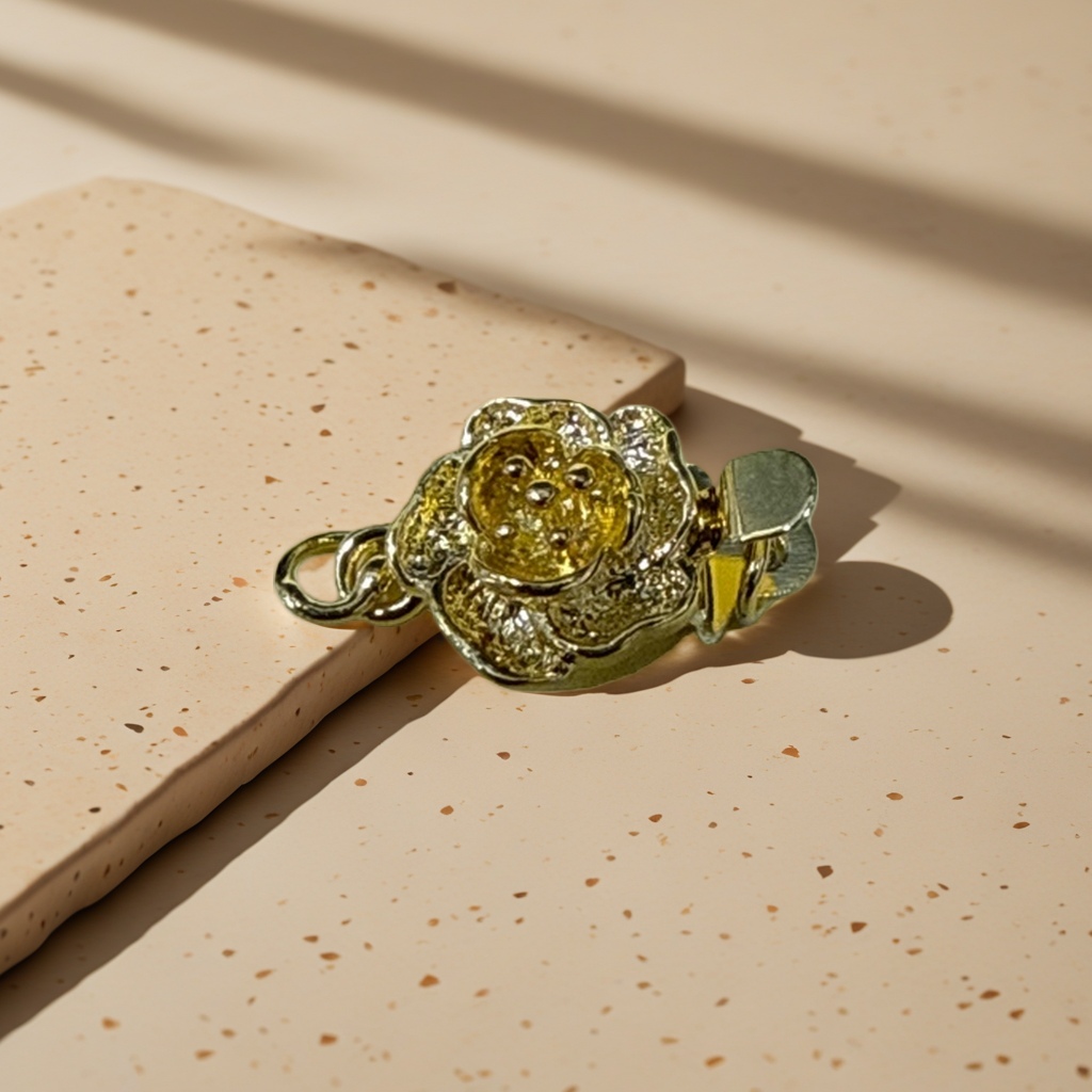 金色花朵造型吊坠 时尚简约百搭项链女士饰品