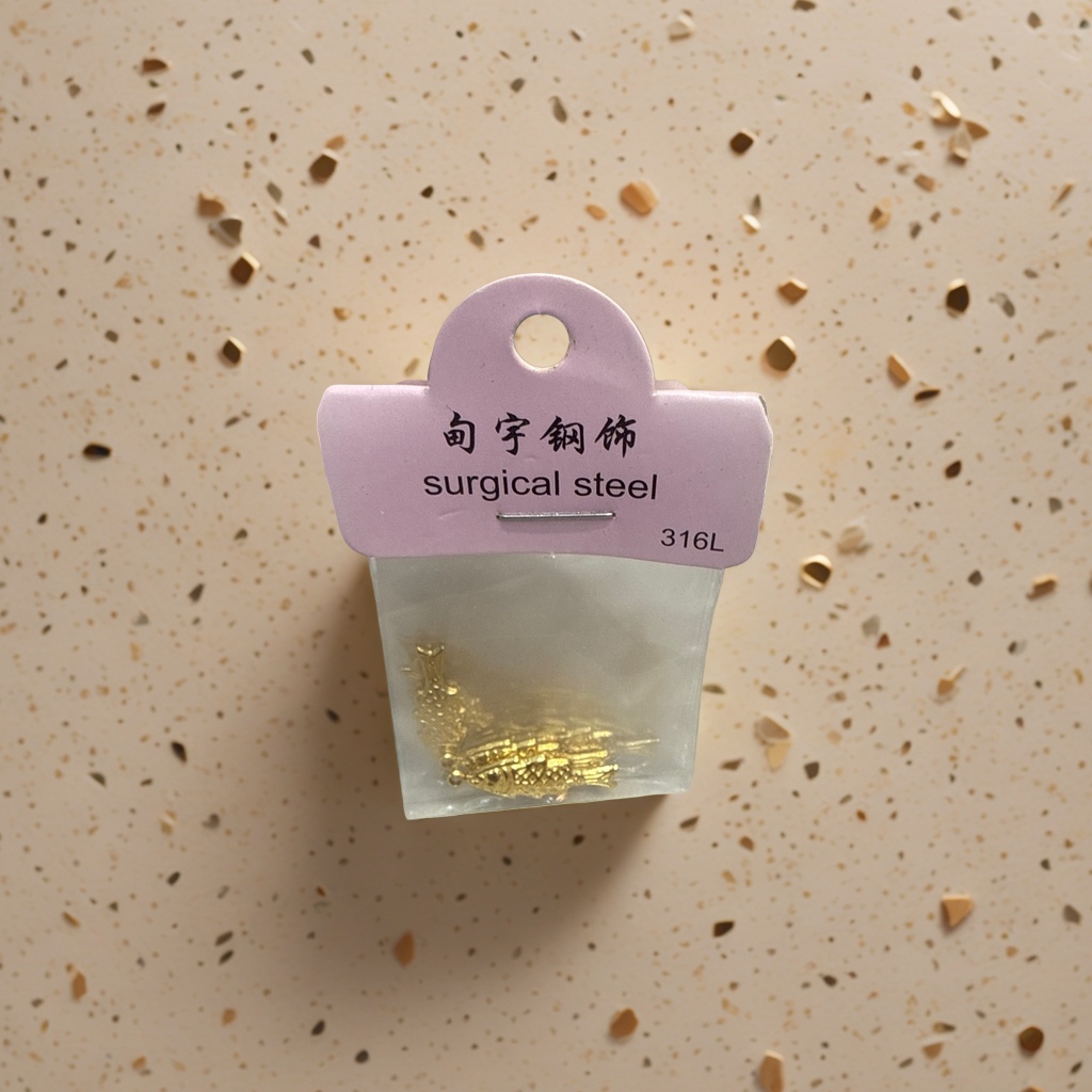 金色鱼形饰品+细节图