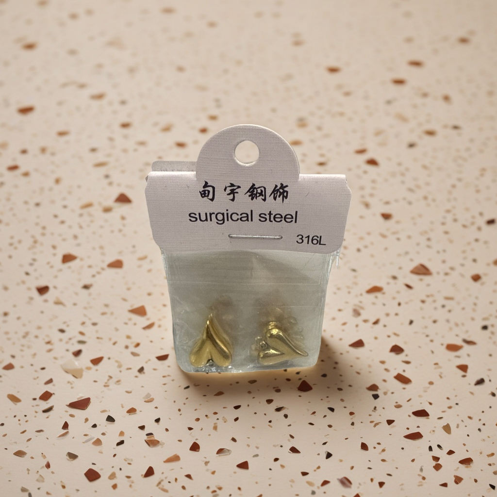金色心形耳钉 包装袋内 甸宇钢饰 surgical steel 316L