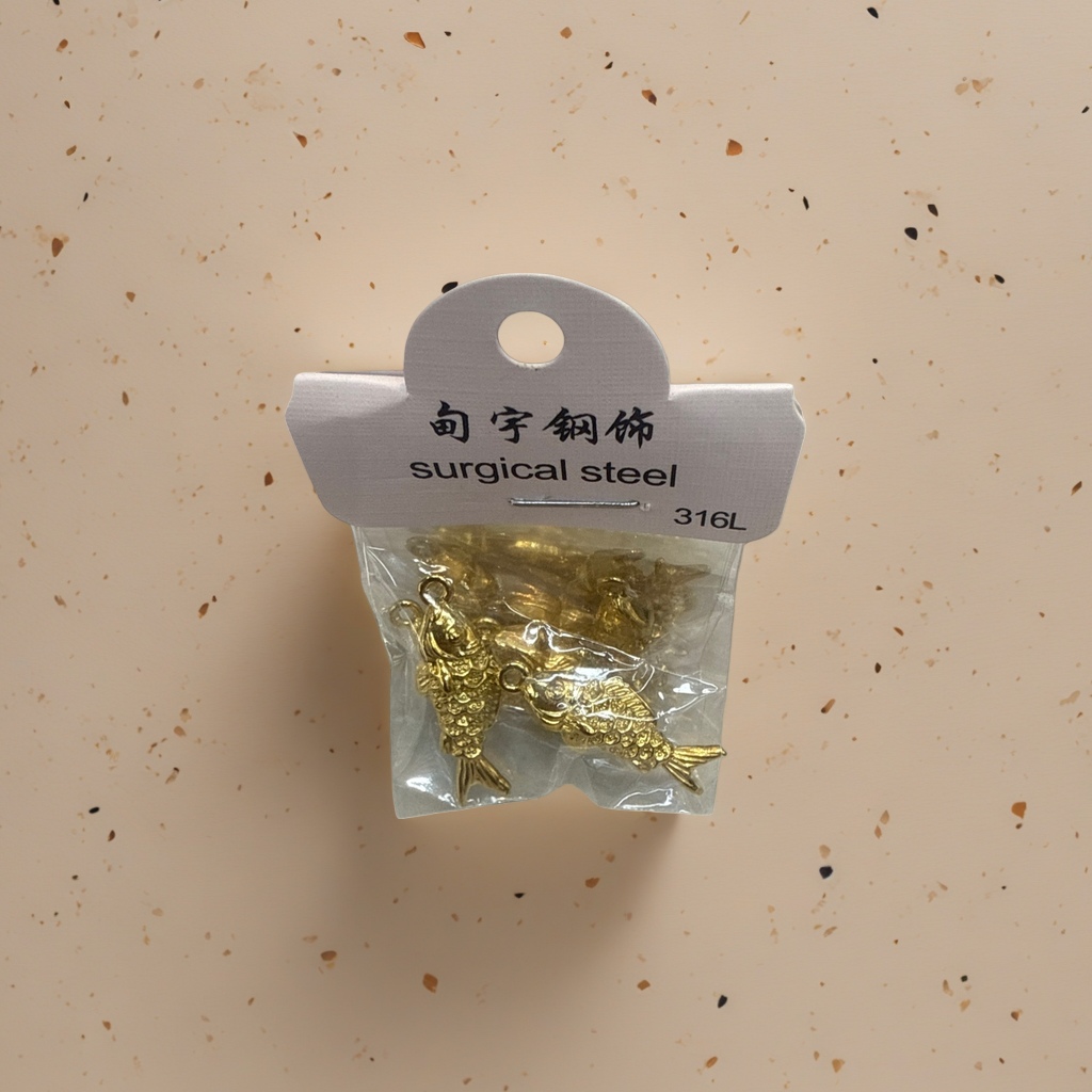 金色鱼形吊坠 时尚吉祥饰品 随附精美包装袋