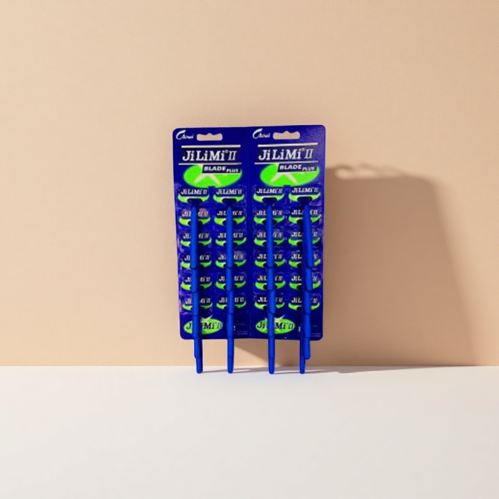 The blue-packaged razor blade is compatible with a blue handle and a green brand logo details Picture