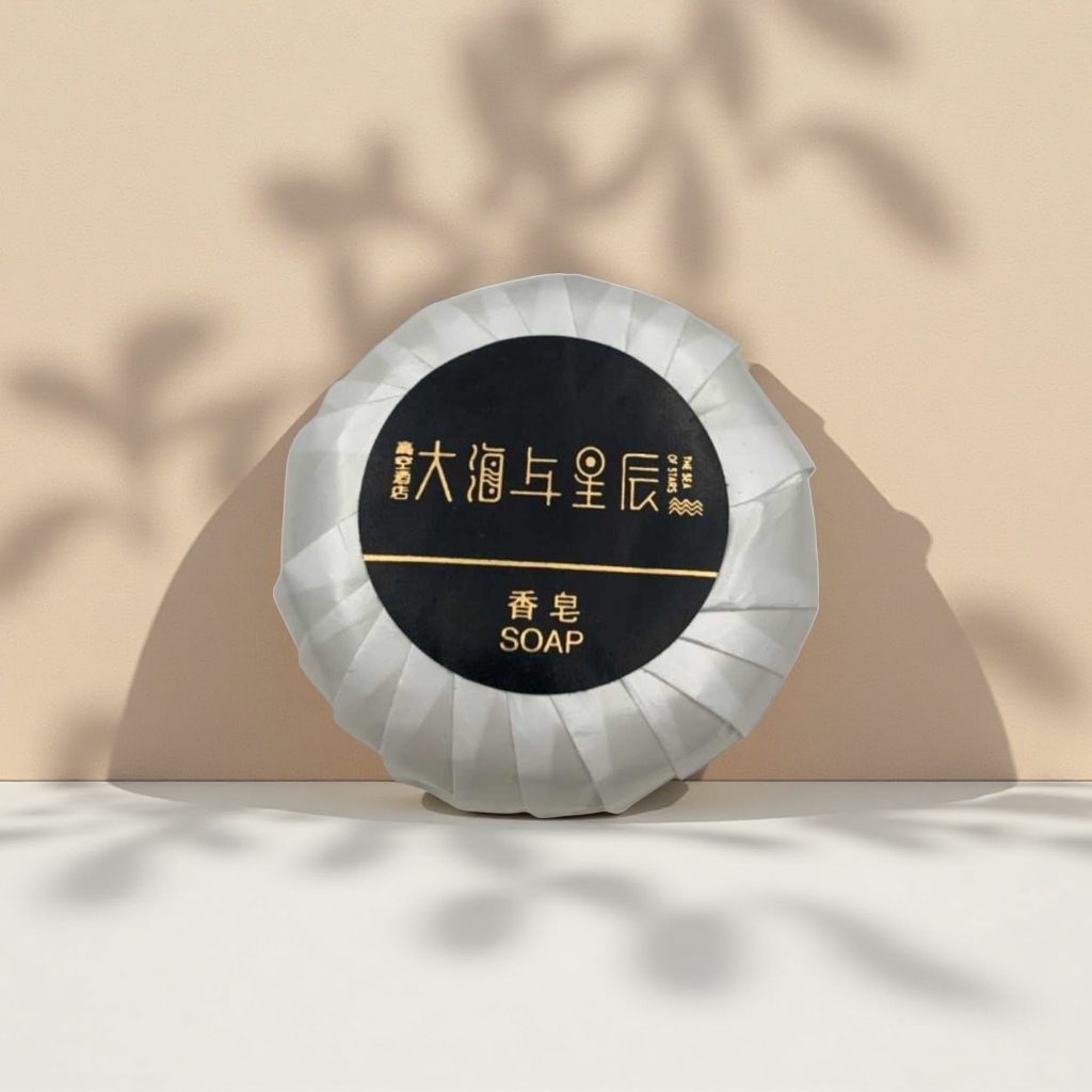 白色花瓣托盘装黑色标签香皂 清新淡雅家居香氛皂产品图