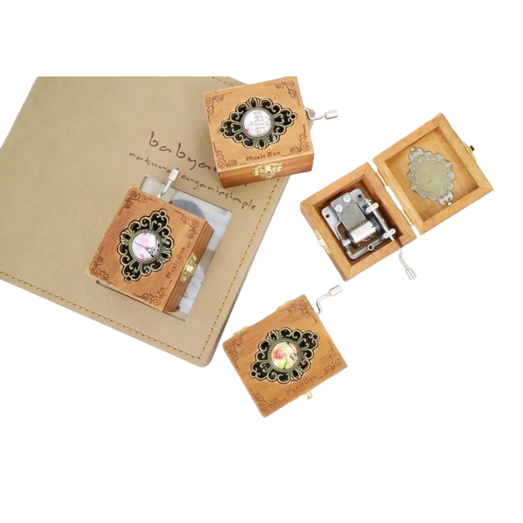 صندوق موسيقى خشبي، مزخرف، هدية عيد ميلاد صديقته Item Picture