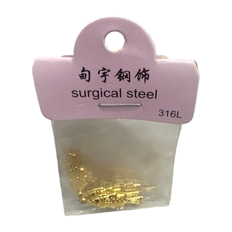 金色鱼形饰品+白底实物图