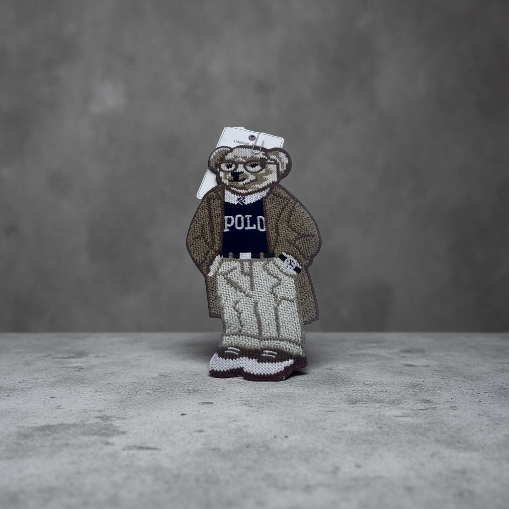 Knitted bear-shaped badge, glasses, POLO shirt, sweater coat, cartoon bear brooch Application Scenario